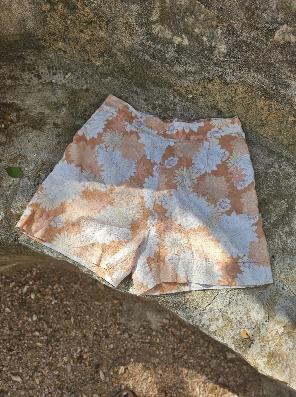 Faherty Women's Linen Peach Floral Bermuda Shorts L